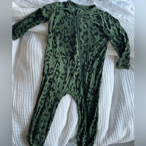 Kyte baby 12-18 zip romper
